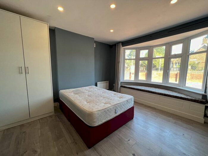 1 Bedroom Studio To Rent In Heston Road, Hounslow, TW5
