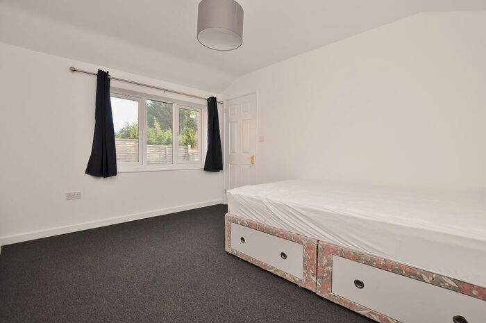 5 Bedroom Semi-Detached House To Rent In Fentum Road, Guildford, Surrey, GU2