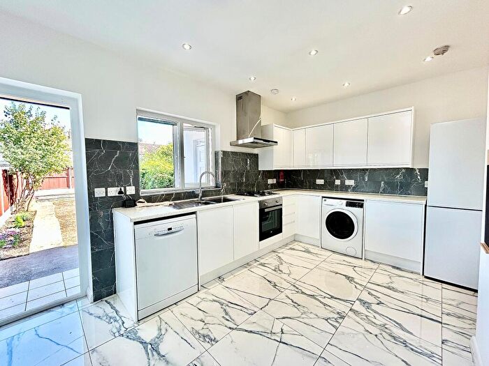 4 Bedroom House To Rent In Sanderstead Road, Leyton, E10