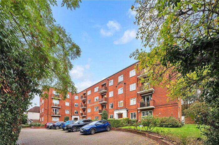2 Bedroom Apartment For Sale In Golderslea, Finchley Road, London, NW11
