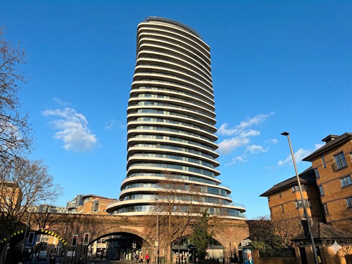 3 Bedroom Flat To Rent In Lombard Road, London, SW11