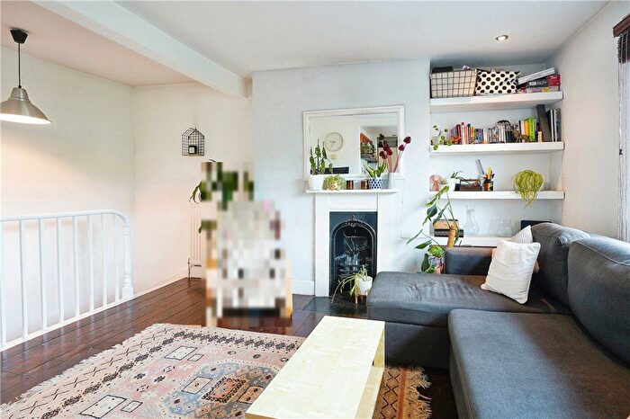 2 Bedroom Flat For Sale In Falcon Road, Battersea, London, SW11