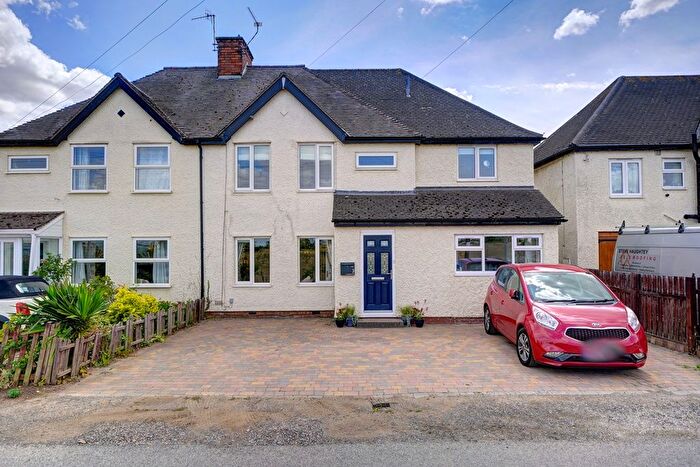 4 Bedroom Semi-detached House For Sale In Leasowes Road, Offenham, WR11