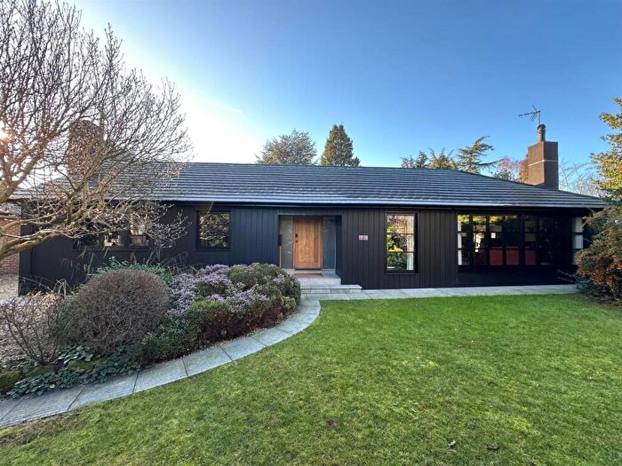 4 Bedroom Detached Bungalow For Sale In Watermill Lane, Bengeo, Hertford - Detached Home With Annexe, SG14