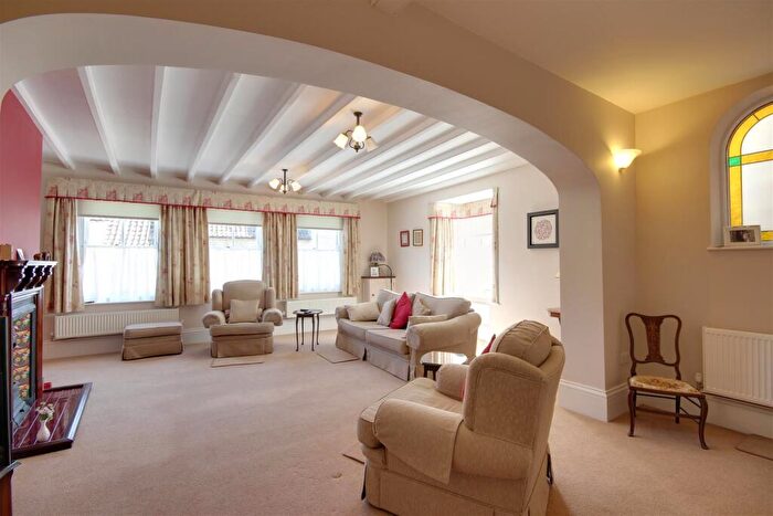 6 Bedroom Link Detached House For Sale In Westgate, North Cave, HU15