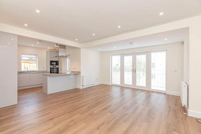 4 Bedroom Semi-Detached House To Rent In Plewlands Gardens, Edinburgh, EH10