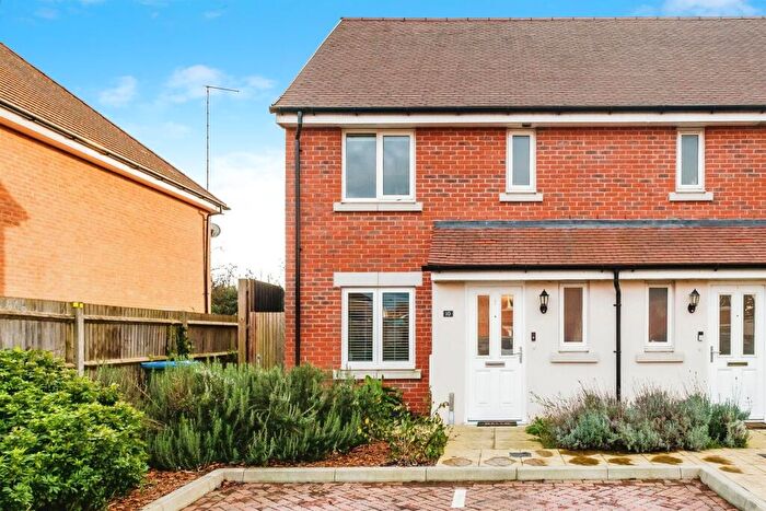 3 Bedroom End Of Terrace House For Sale In Petunia Grove, Wick, Littlehampton, BN17