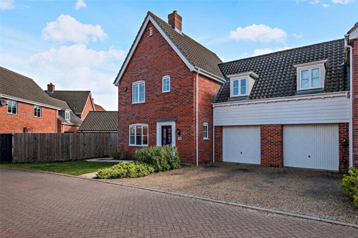 3 Bedroom Link Detached House For Sale In Minnow Way, Mulbarton, Norwich, Norfolk, NR14