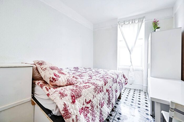 1 Bedroom Flat To Rent In Talgarth Road, Barons Court, London, W14