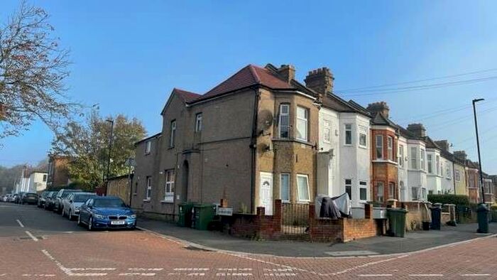 2 Bedroom Apartment To Rent In Hubbard Road, West Norwood, SE27