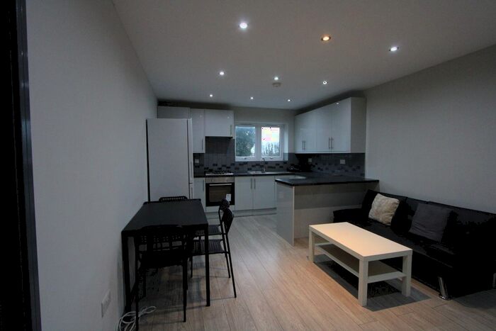 2 Bedroom Flat To Rent In Langley Park Road, Sutton, SM2