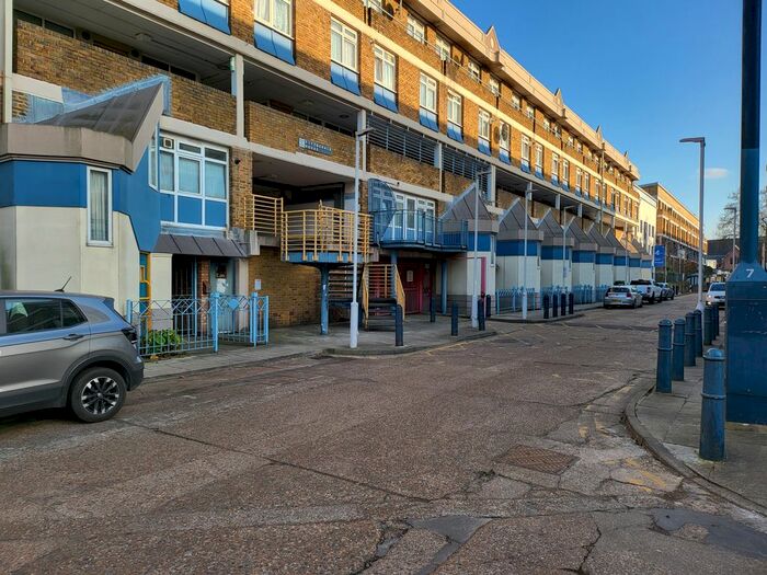 1 Bedroom Flat To Rent In Stockwell Park Road, London, SW9
