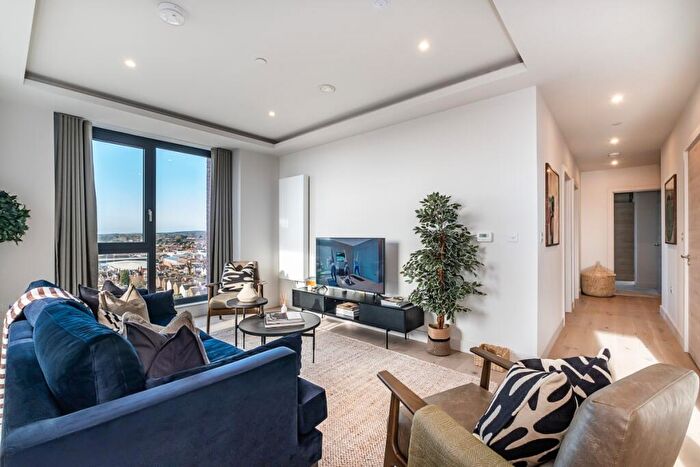 3 Bedroom Penthouse To Rent In Hove Central, Boulevard Place Hove, BN3