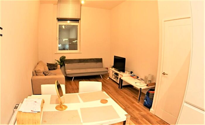 1 Bedroom Flat To Rent In Tate House, - New York Road, Leeds, West Yorkshire, LS2