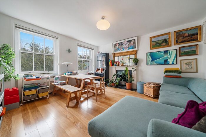 3 Bedroom Flat To Rent In Kensington Place, London, W8