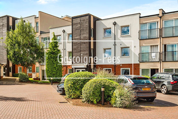 2 Bedroom Apartment To Rent In Leatherhead, KT22