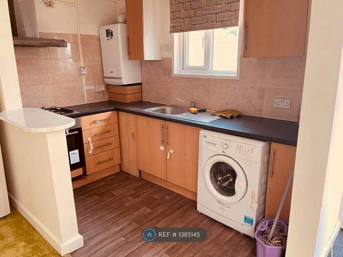 3 Bedroom Flat To Rent In Harlesden, London, NW10