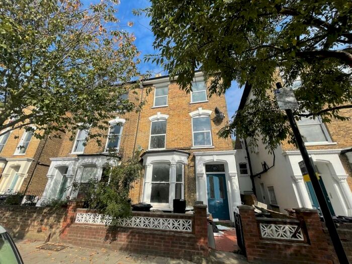6 Bedroom Semi-Detached House To Rent In Wilberforce Road, Finsbury Park, N4