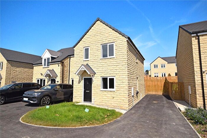 3 Bedroom Semi-Detached House To Rent In Bethel Close, Bradford, West Yorkshire, BD4