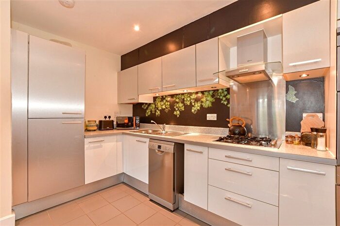 2 Bedroom Flat For Sale In Hornbeam Road, Reigate, Surrey, RH2