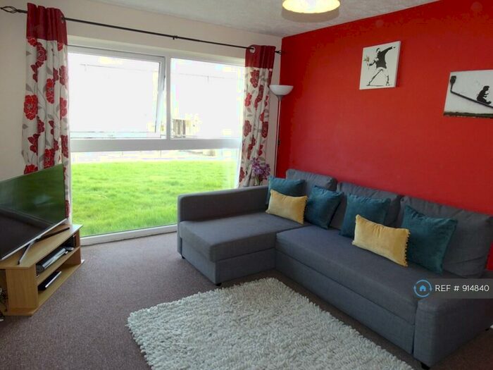 2 Bedroom Flat To Rent In Grassdale View, Sheffield, S12