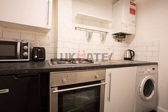 2 Bedroom Flat To Rent In Newington Butts, London, SE11