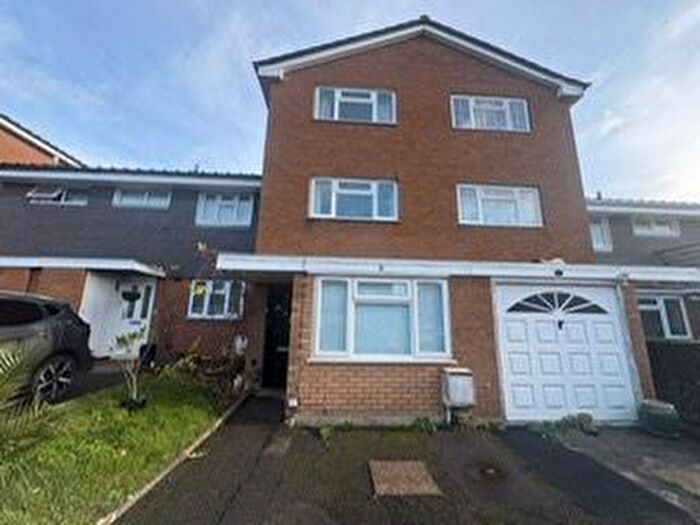 5 Bedroom Semi Detached House To Rent In Bannister Close, Greenford, UB6
