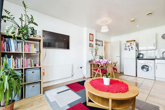 1 Bedroom Flat For Sale In Millstone Close, London, E15