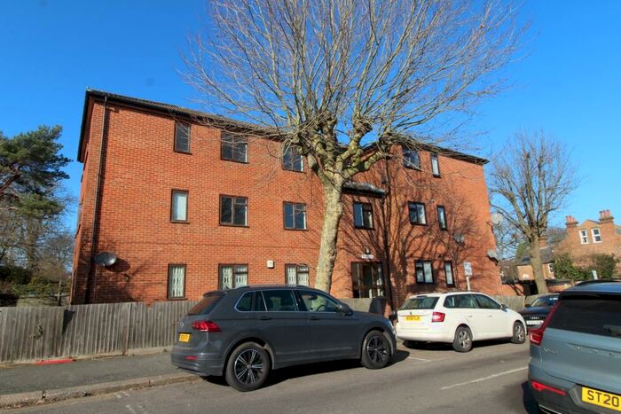 2 Bedroom Flat To Rent In Elliott Court, South Norwood Hill, South Norwood, SE25