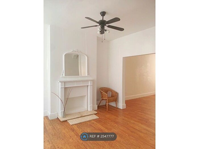 3 Bedroom Terraced House To Rent In Graham Road, Salford, M6