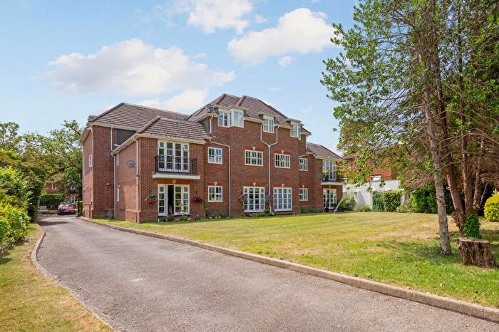 2 Bedroom Apartment For Sale In Henley Lodge, Rydens Road, Walton-on-Thames, KT12