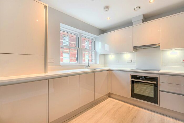 2 Bedroom Apartment To Rent In High Road, North Finchley, London, N12
