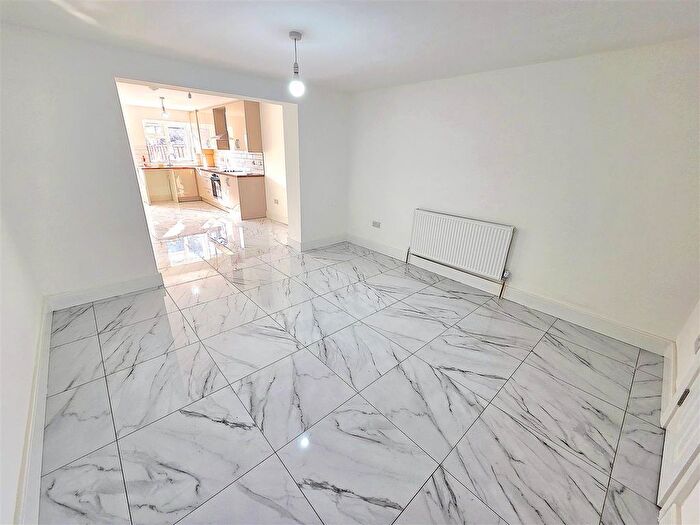 2 Bedroom Flat To Rent In Betham Road, Greenford, UB6