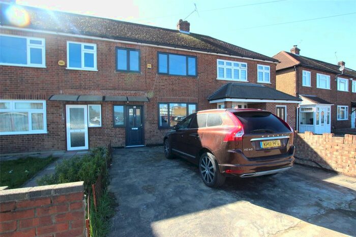3 Bedroom Terraced House To Rent In Ford Lane, Rainham, RM13