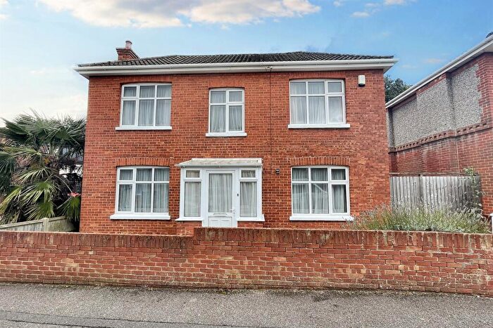 3 Bedroom Detached House For Sale In Bournemouth, BH10