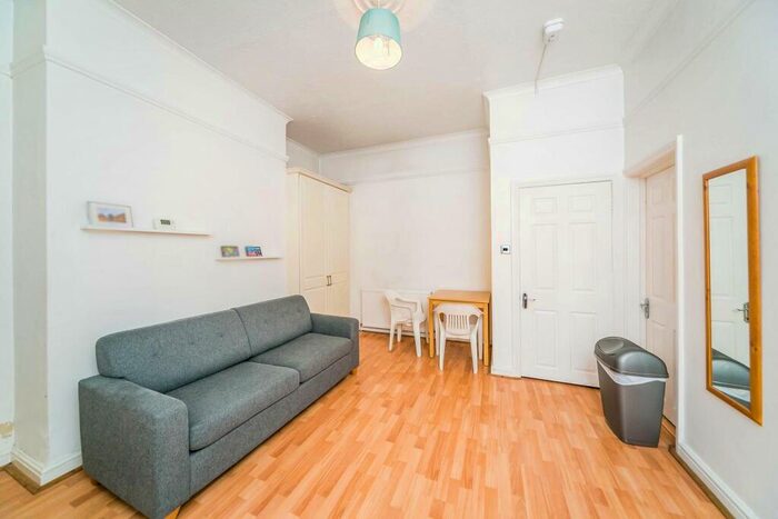 Studio To Rent In Eldon Square, Reading, RG1 - Photo 3