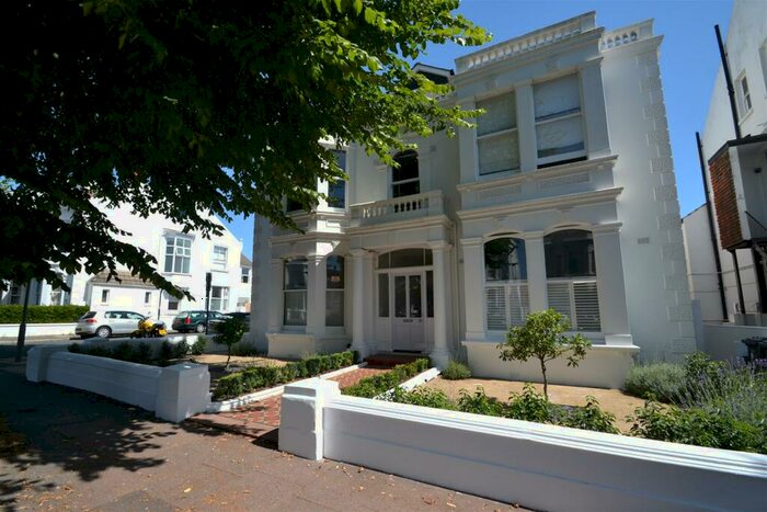 2 Bedroom Flat To Rent In Westbourne Villas, Hove, BN3