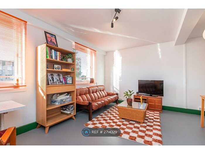 3 Bedroom Flat To Rent In Harold House, London, E2