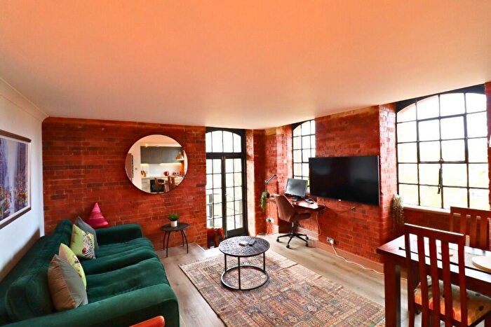 2 Bedroom Apartment To Rent In Bourneside Road, Addlestone, Surrey, KT15