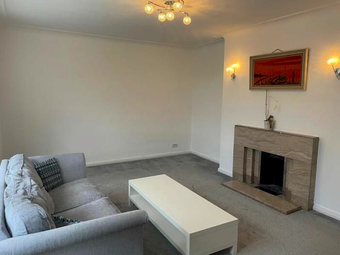 3 Bedroom Flat To Rent In Chessington Court, Charter Way, London, N3