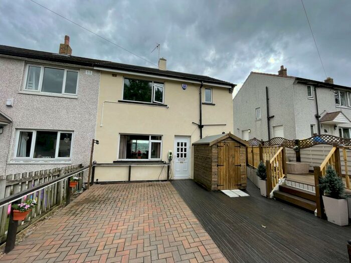 2 Bedroom House To Rent In Whin Knoll Avenue, Keighley, BD21