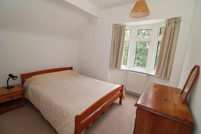4 Bedroom Detached House For Sale In Broadoaks Way, Bromley, BR2