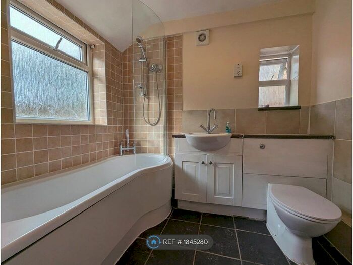 4 Bedroom Semi-Detached House To Rent In Union Street, Maidstone, ME14