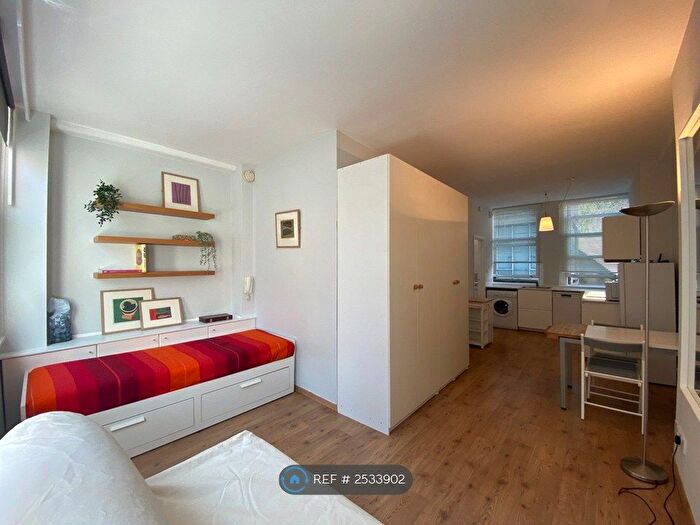 Studio To Rent In Whitecross St, London, EC1Y