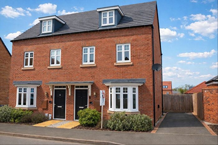 3 Bedroom Semi Detached House For Sale In Avro Road, Fernwood, NG24