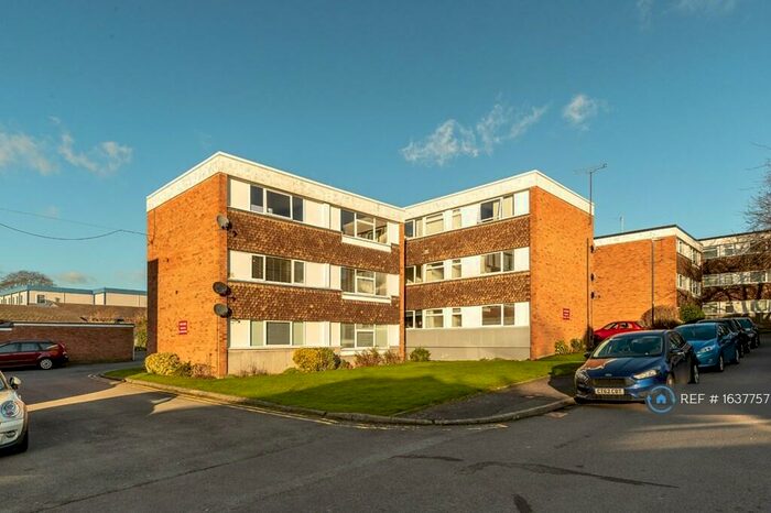 2 Bedroom Flat To Rent In Remburn Gardens, Warwick, CV34
