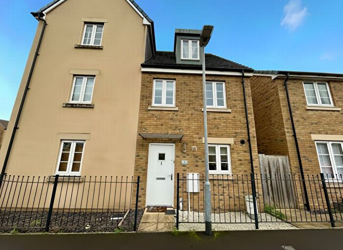 3 Bedroom Semi Detached House For Sale In Falcon Road, Yeovil, BA22