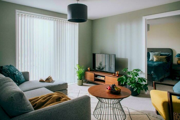 2 Bedroom Apartment To Rent In Ingram Row, Leeds, West Yorkshire, LS11