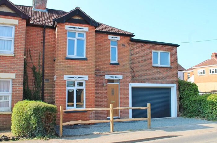 4 Bedroom Semi Detached House To Rent In Forest Road, Waltham Chase, SO32
