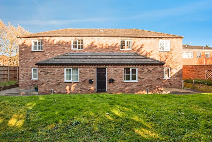 2 Bedroom Flat For Sale In Bedford Road, Hitchin, Hertfordshire, SG5